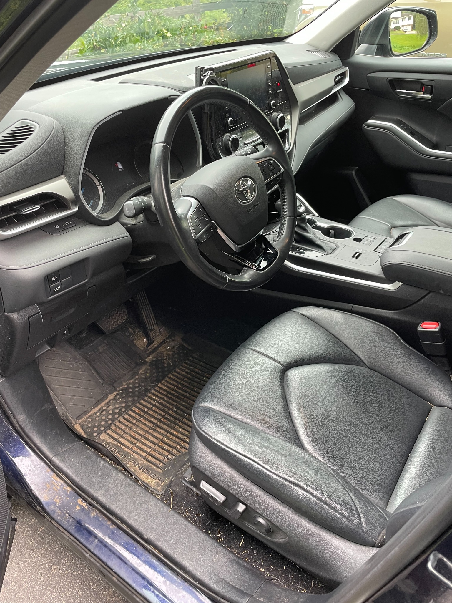 Toyota Highlander front cabin before detailing