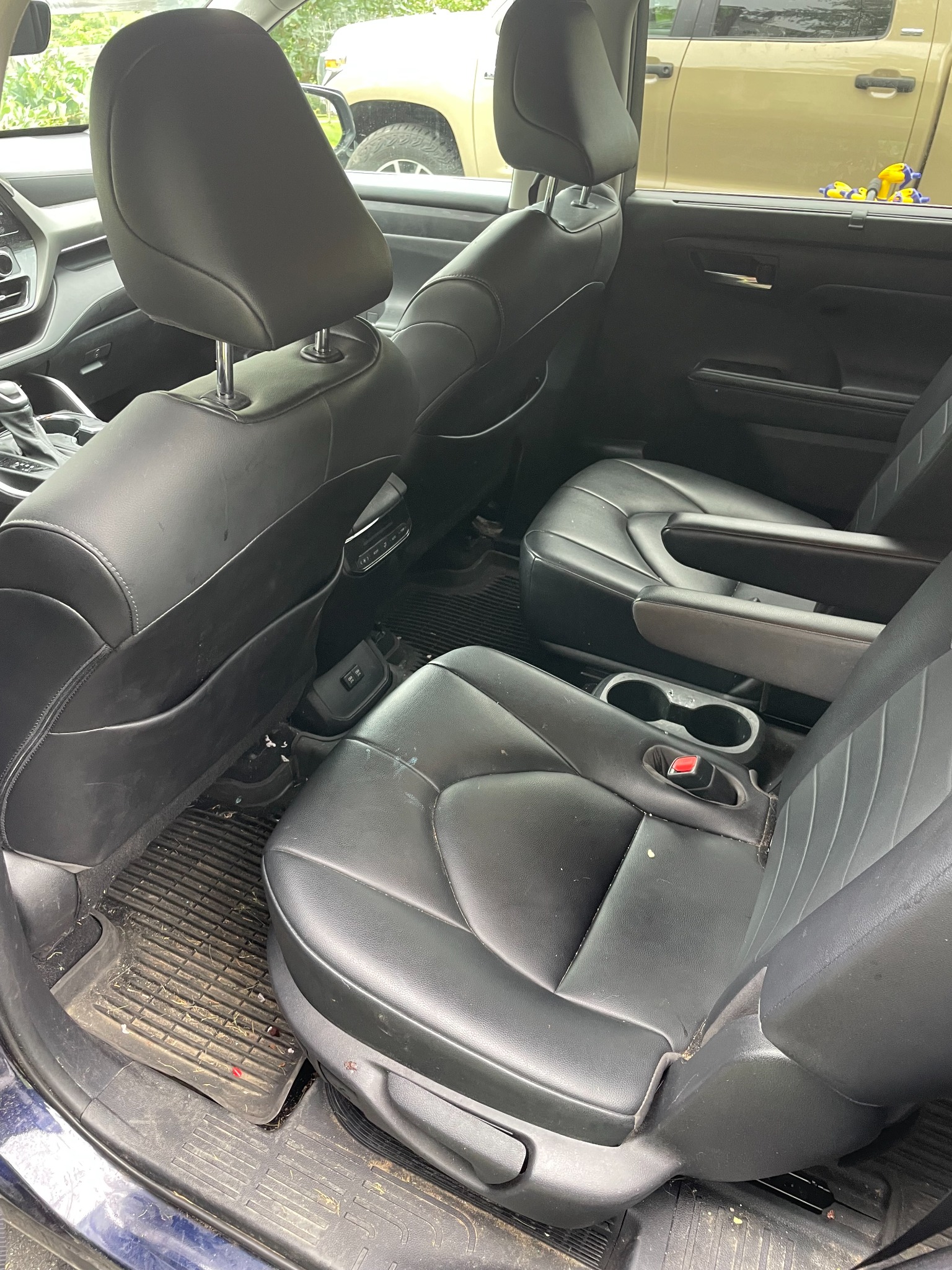 Toyota Highlander rear cabin before detailing